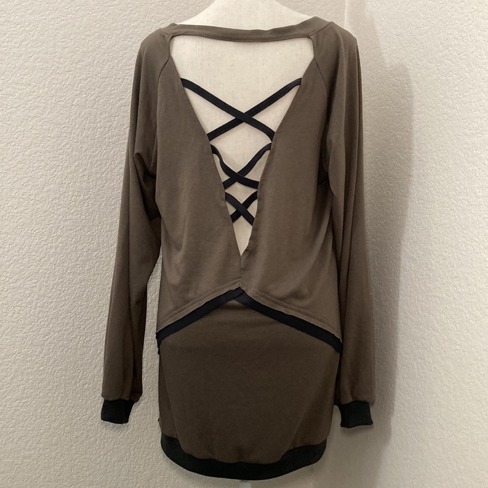 Back Criss Cross Pullover Size XL